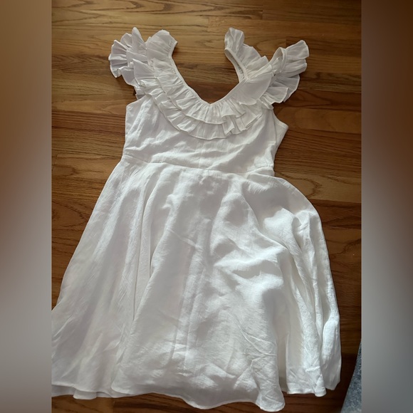 White Size Small lined dress. Like new. - Picture 2 of 3
